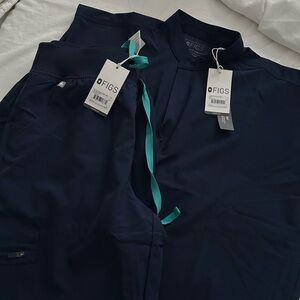 Women’s Figs Scrub set